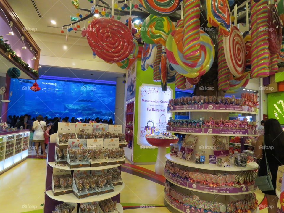 View of dubai mall aquarium from candylicious.