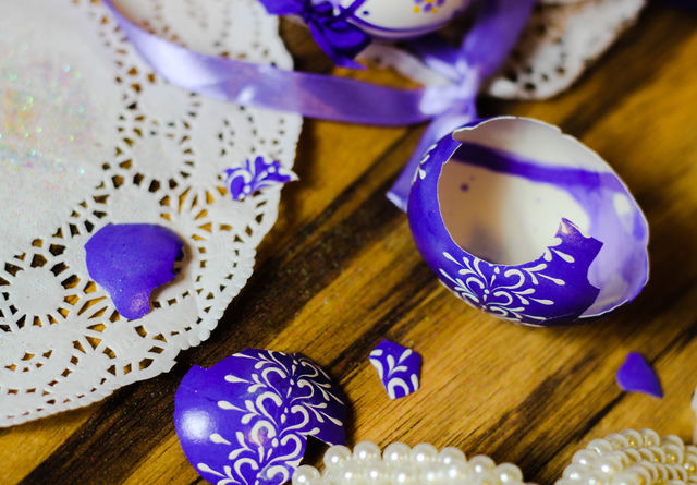 broken easteregg violet decoration