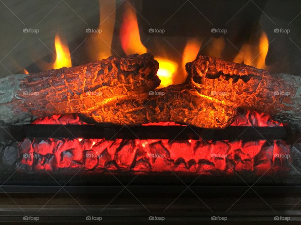 FIRE WOOD BURNING IN FIRE PLACE 