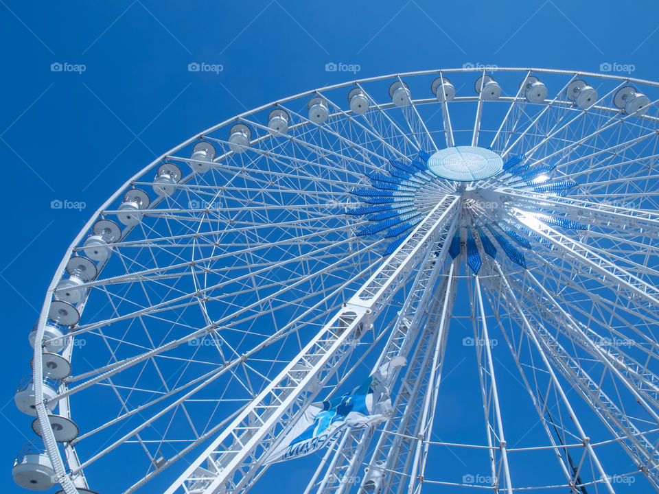 Flag on the ferris wheels 