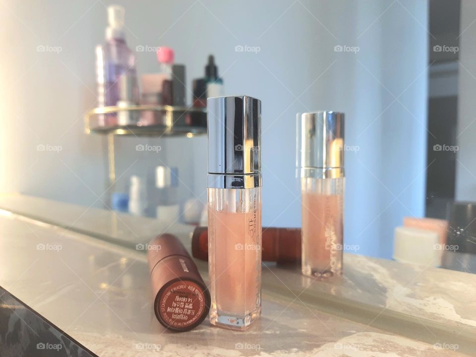 LIPSTICK AND LIPGLOSS