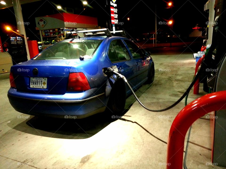 Filling up with gas in the Volkswagen Jetta