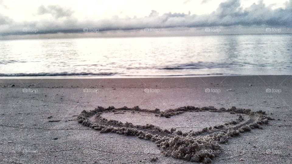 heart in te beach
