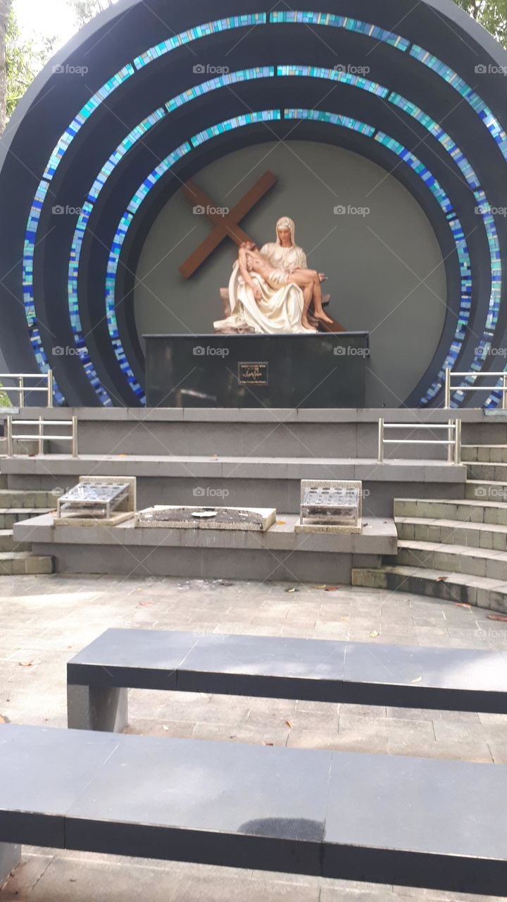 Statue of Mother Mary holding her child Jesus Christ