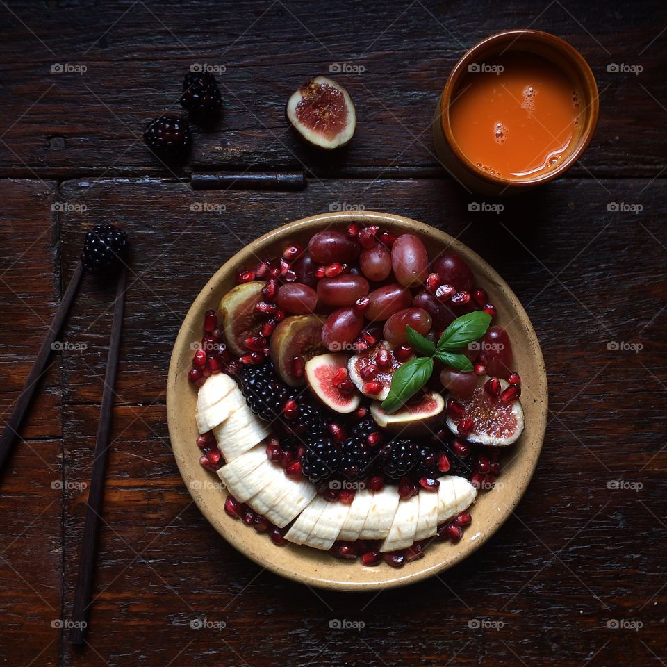 Fruit platter with carrot juice 