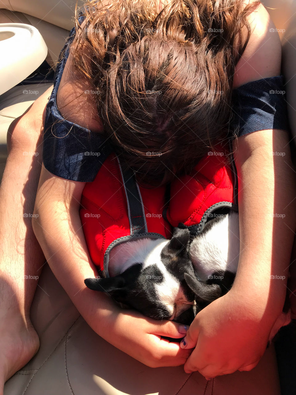 This summer when we rented a pontoon boat to play out on the lake even the pups went swimming in their new life jackets. Our dogs are not big water fans & were not happy. My daughter gave them cuddles while they warmed up in the midday sun. ☀️
