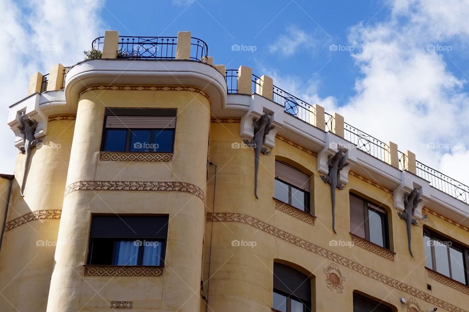 Building with lizards, Madrid