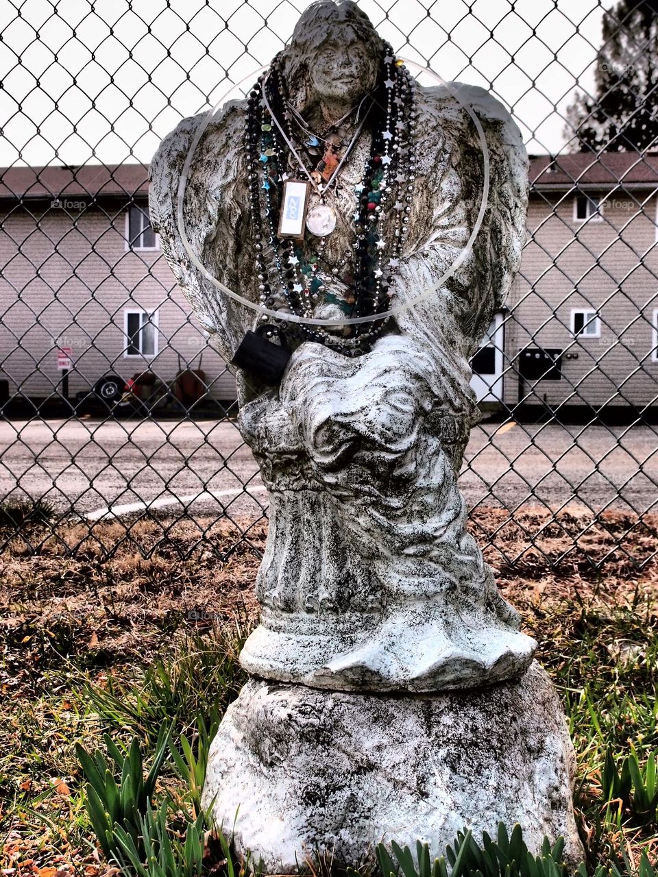 Creepy graveyard statue, monument in a graveyard, scary statue in graveyard 