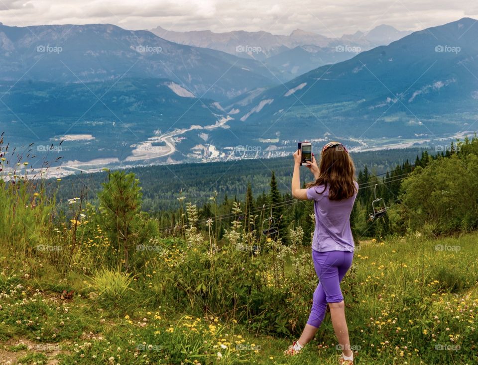 Taking iPhone pictures of scenic landscape 