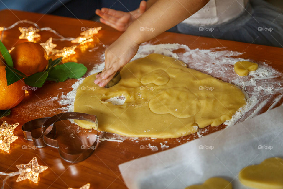 Children cooking ginger cookies 