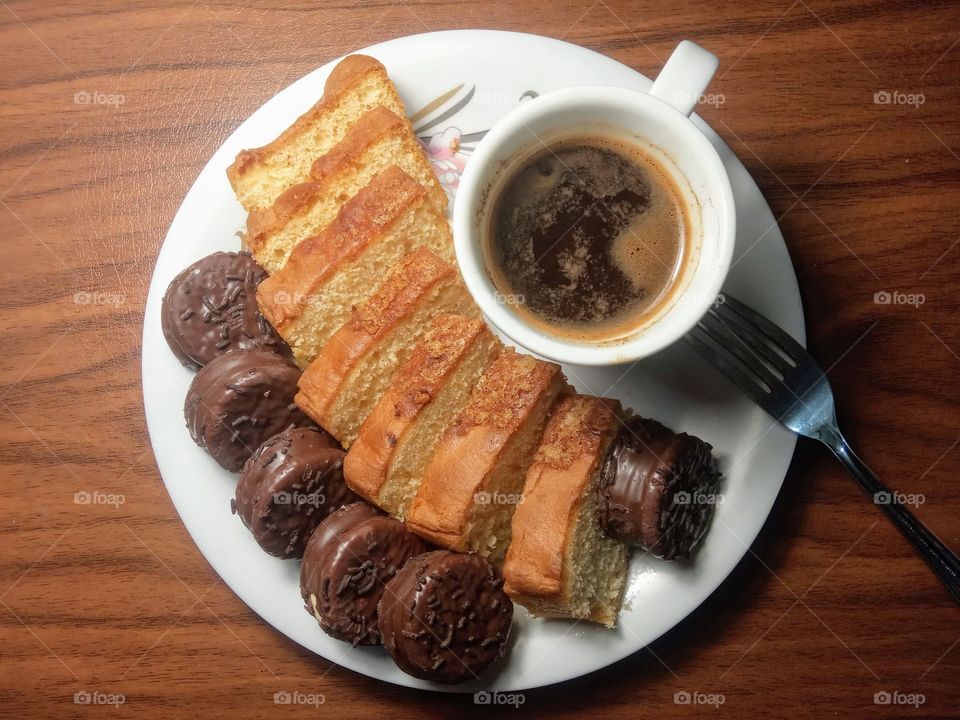 yumy cake , donuts & coffee