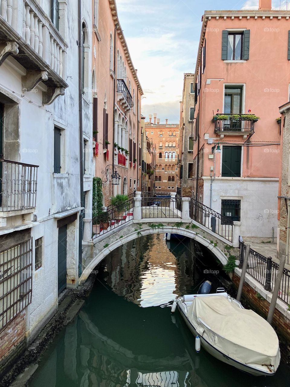 Arch bridge in Venice forming a circle reflected in the water 