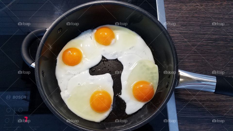 Frying eggs