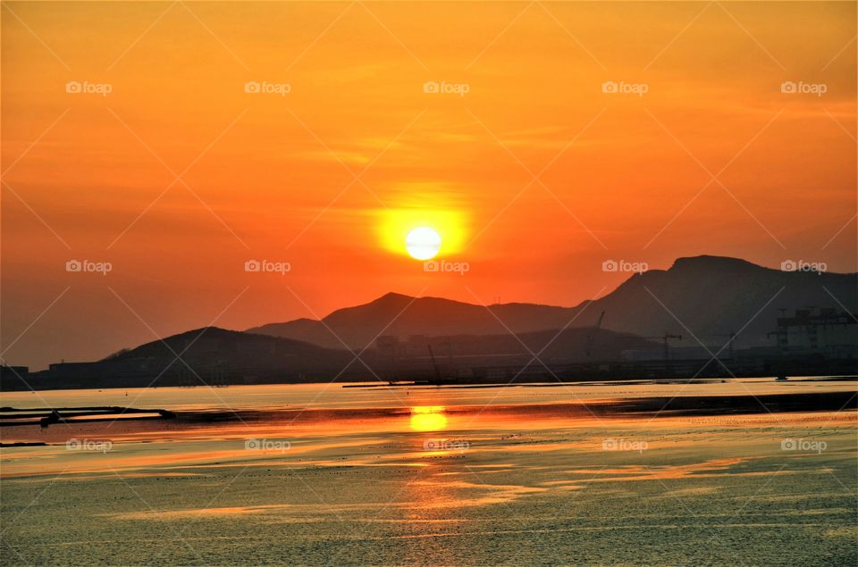 Sunset over Chinese Cost