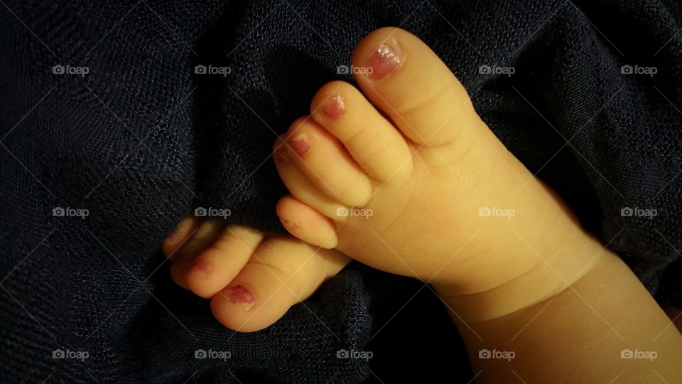 Newborn baby feet with nail polish 🤗