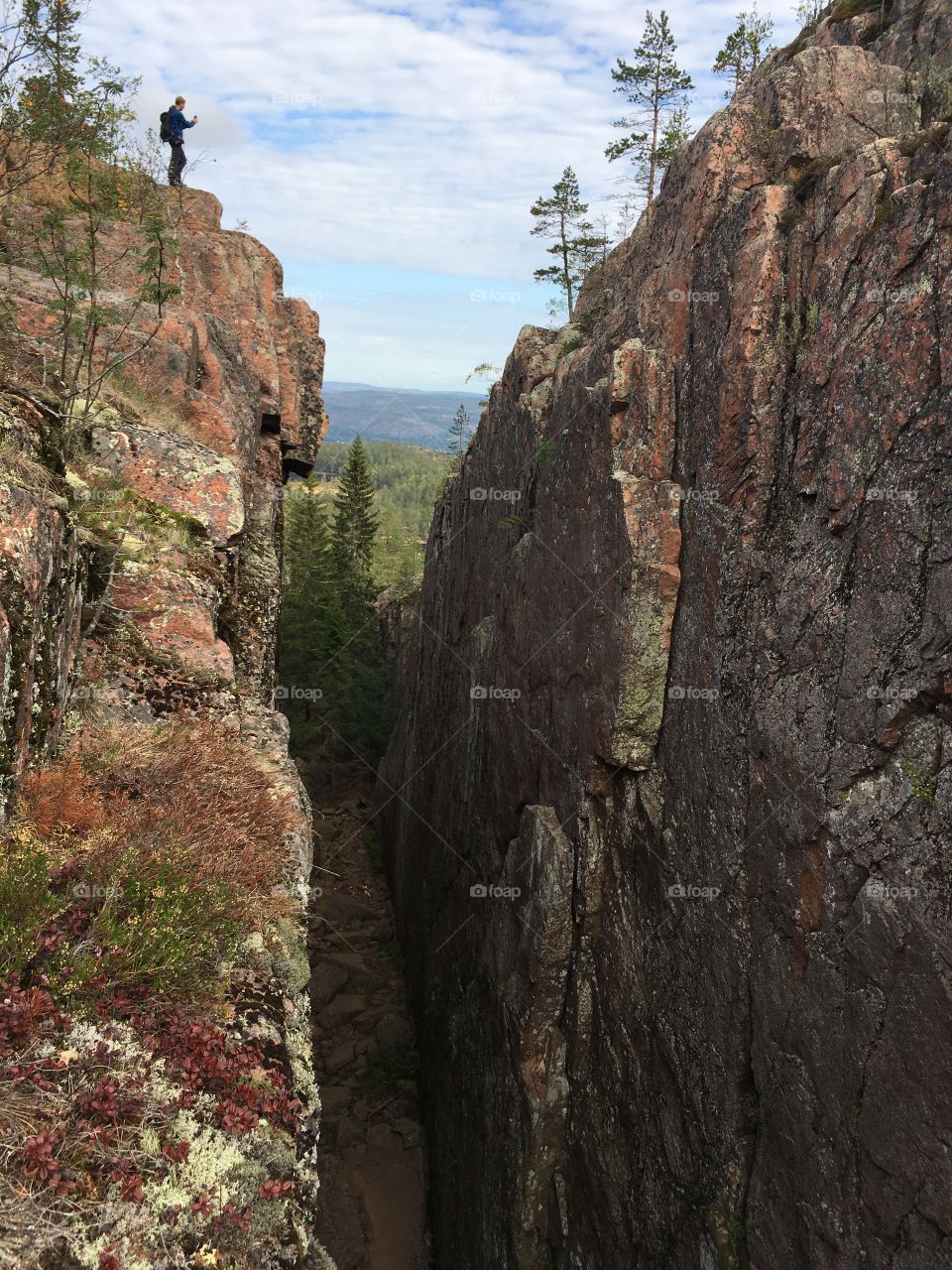 One single man att the cliff