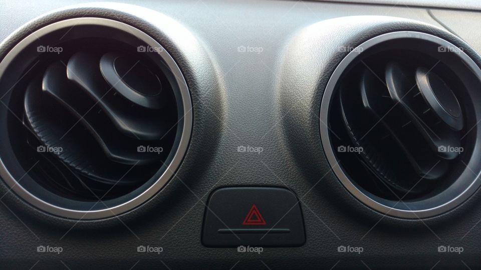 Painel. Ar condicionado de veículo.