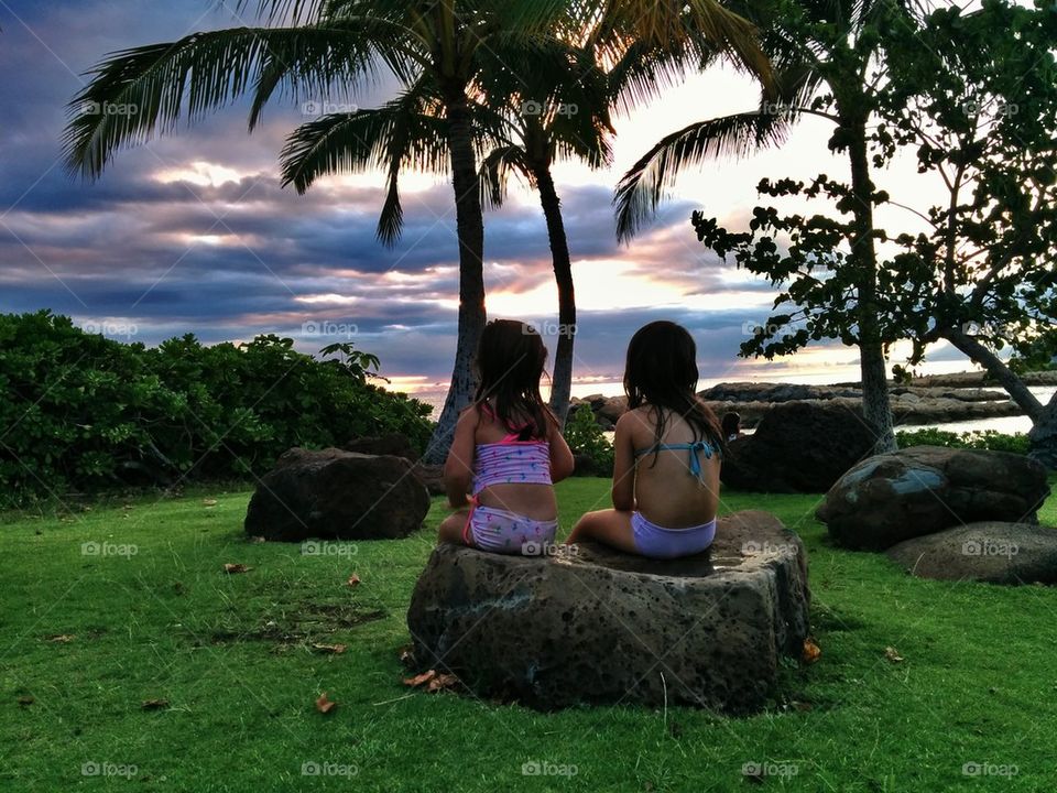 Sisters in paradise 