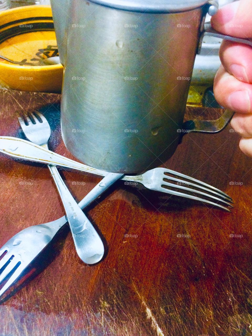 Hot utensil holder with three fork