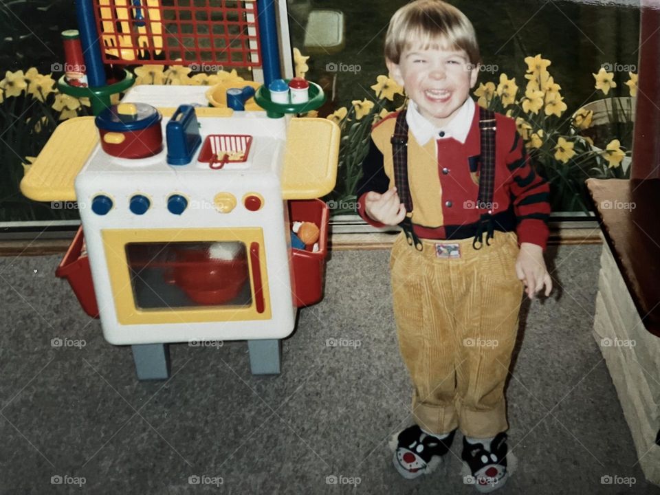 Happy Vibes from this photo … you can see the big smile on his face from receiving a cooker to play with but the smile on my face you can’t see … what was I thinking of dressing my son like that in the 90’s ? 🤷🏻‍♀️Loved those Sylvester slippers 😂