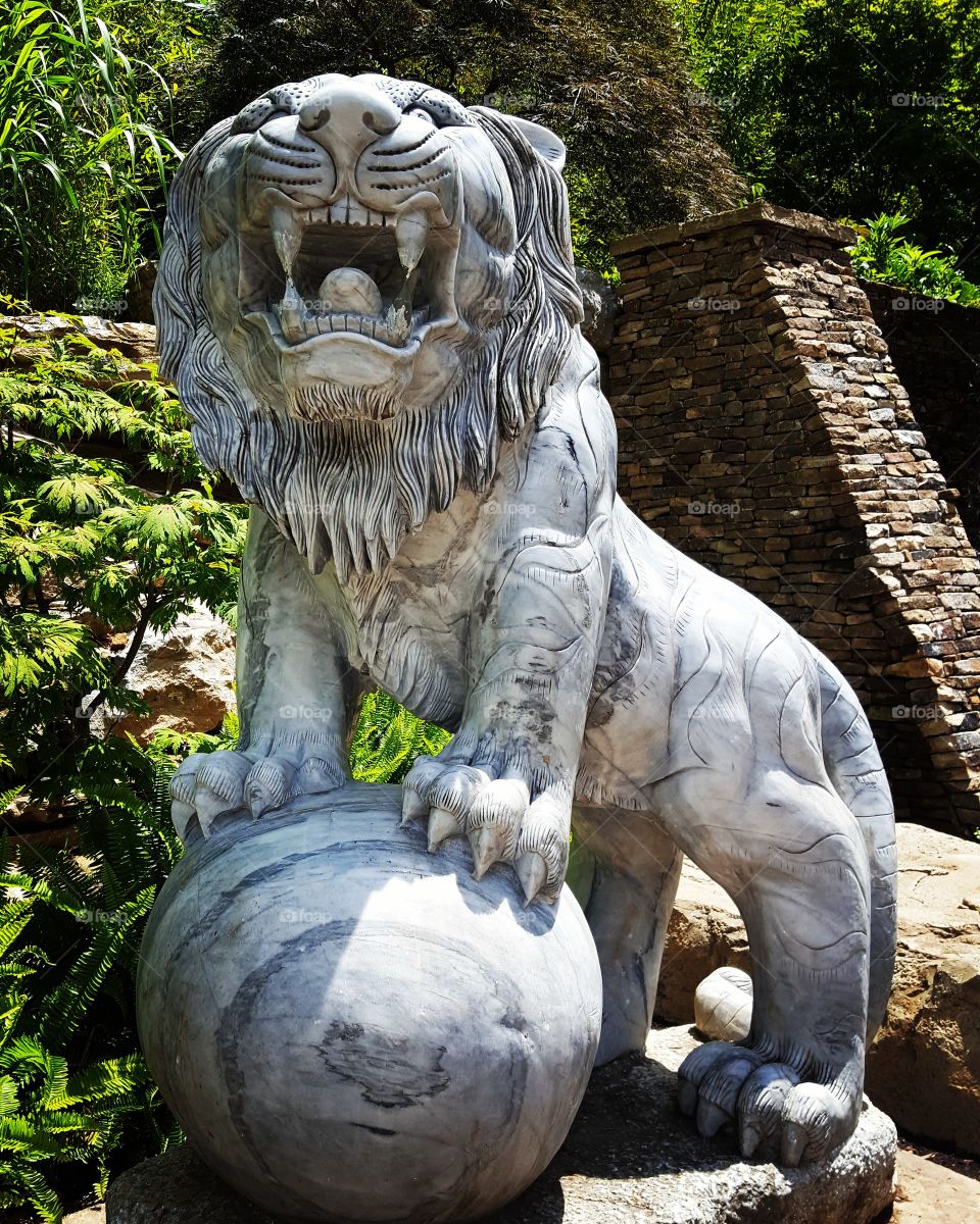 statue at Nashville zoo