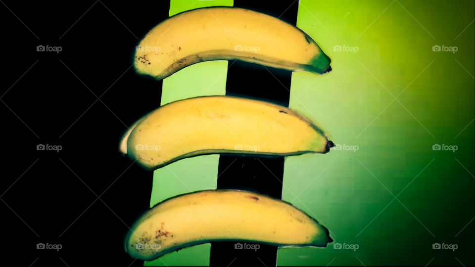 three bananas looking good