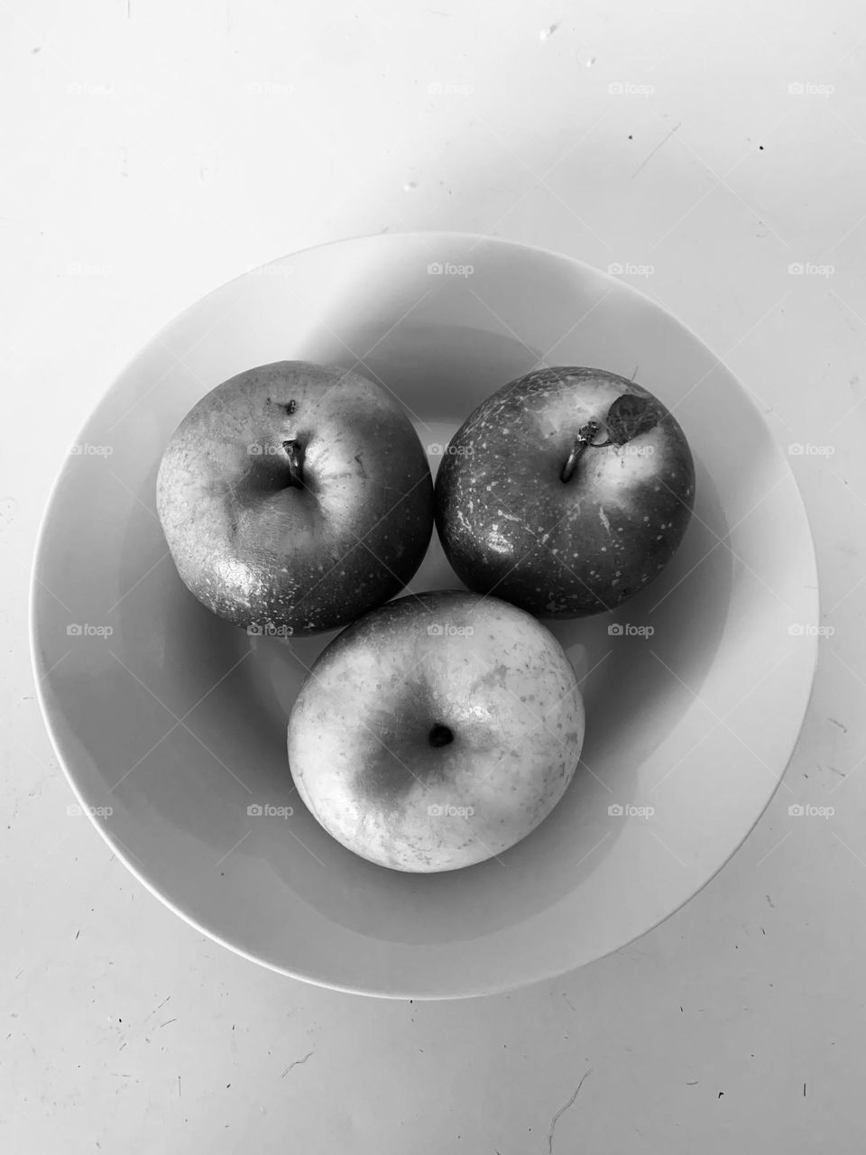 APPLES IN BOWL