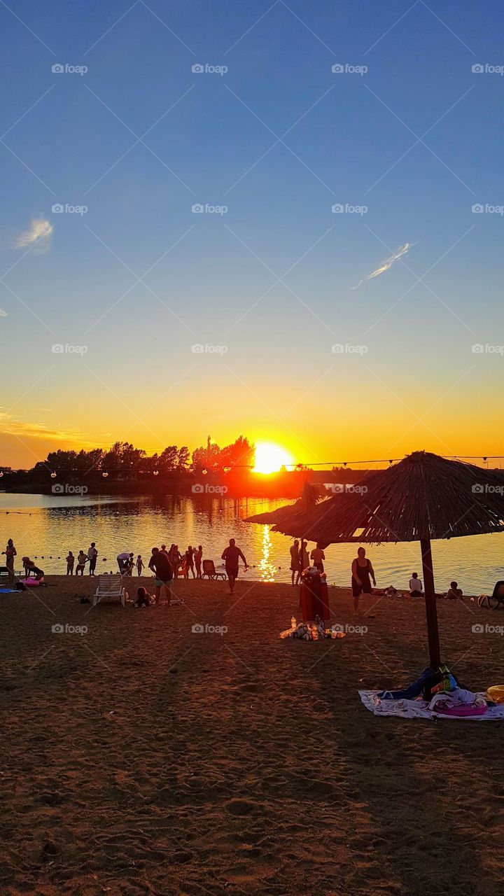 sunset on ghioroc lake