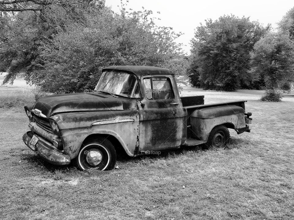 Abandoned old truck in black and white


