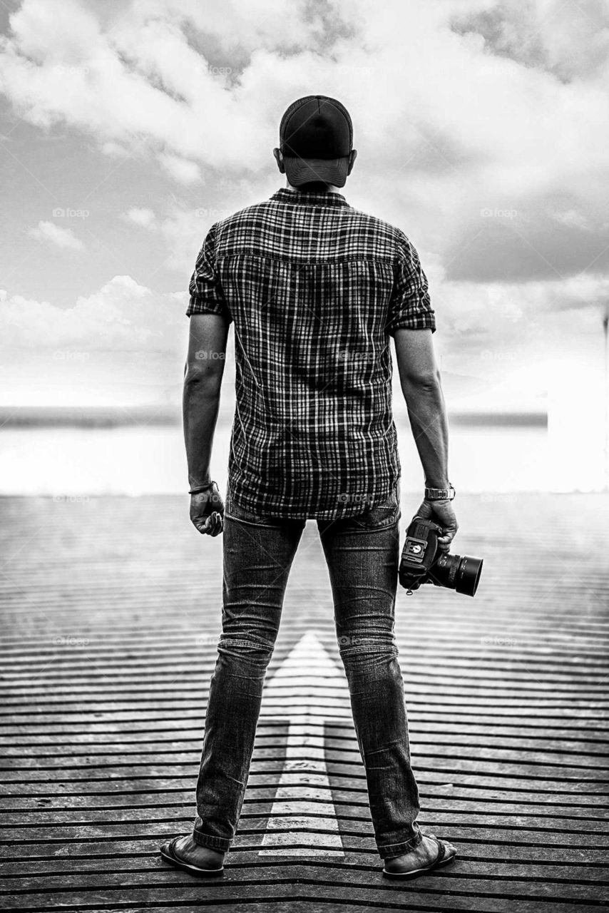 The photographer and the world in front of him