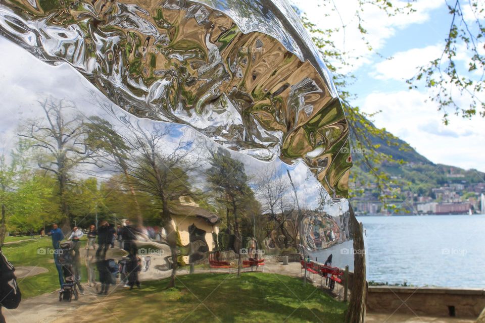 A spherical mirror in nature in which people and nature are reflected by the lake