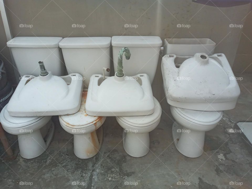 broken toilet and sink