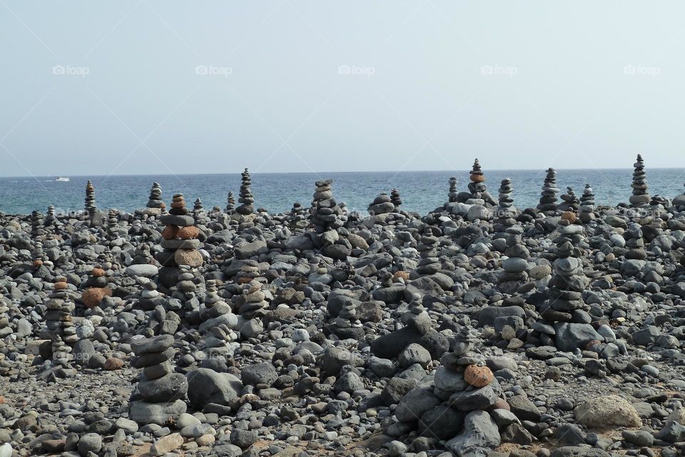 Steintürmchen am Strand