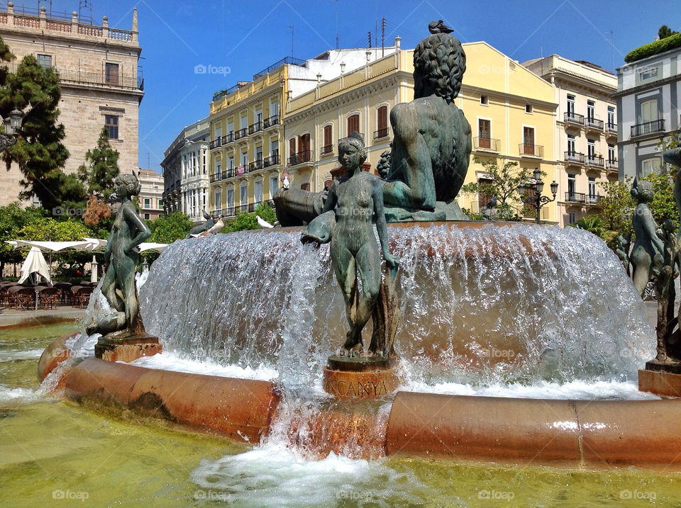 summer fountain spain plaza by ventanamedia