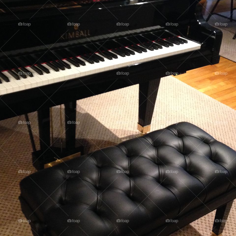 Piano bench