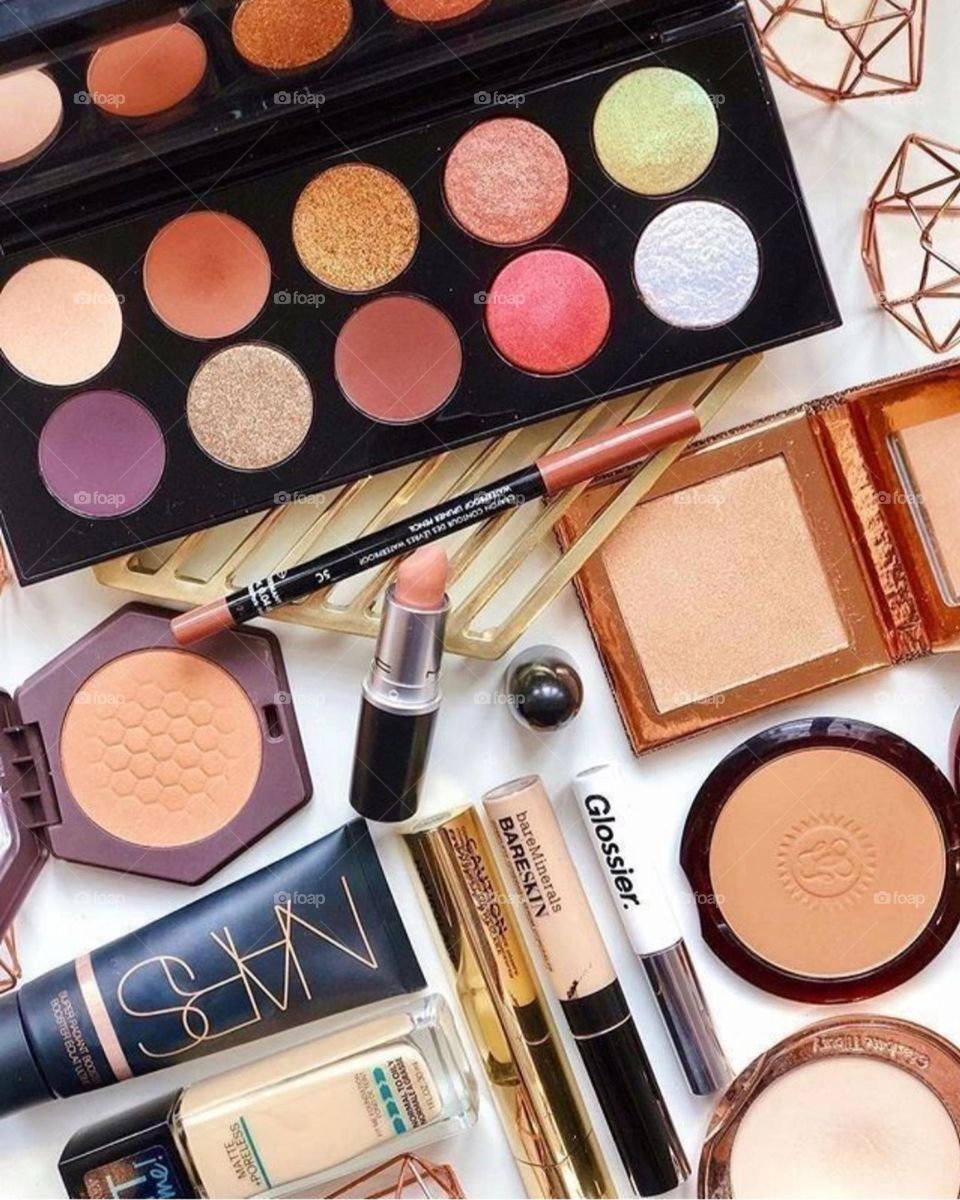 Conceal my insecurities and increases my confidence