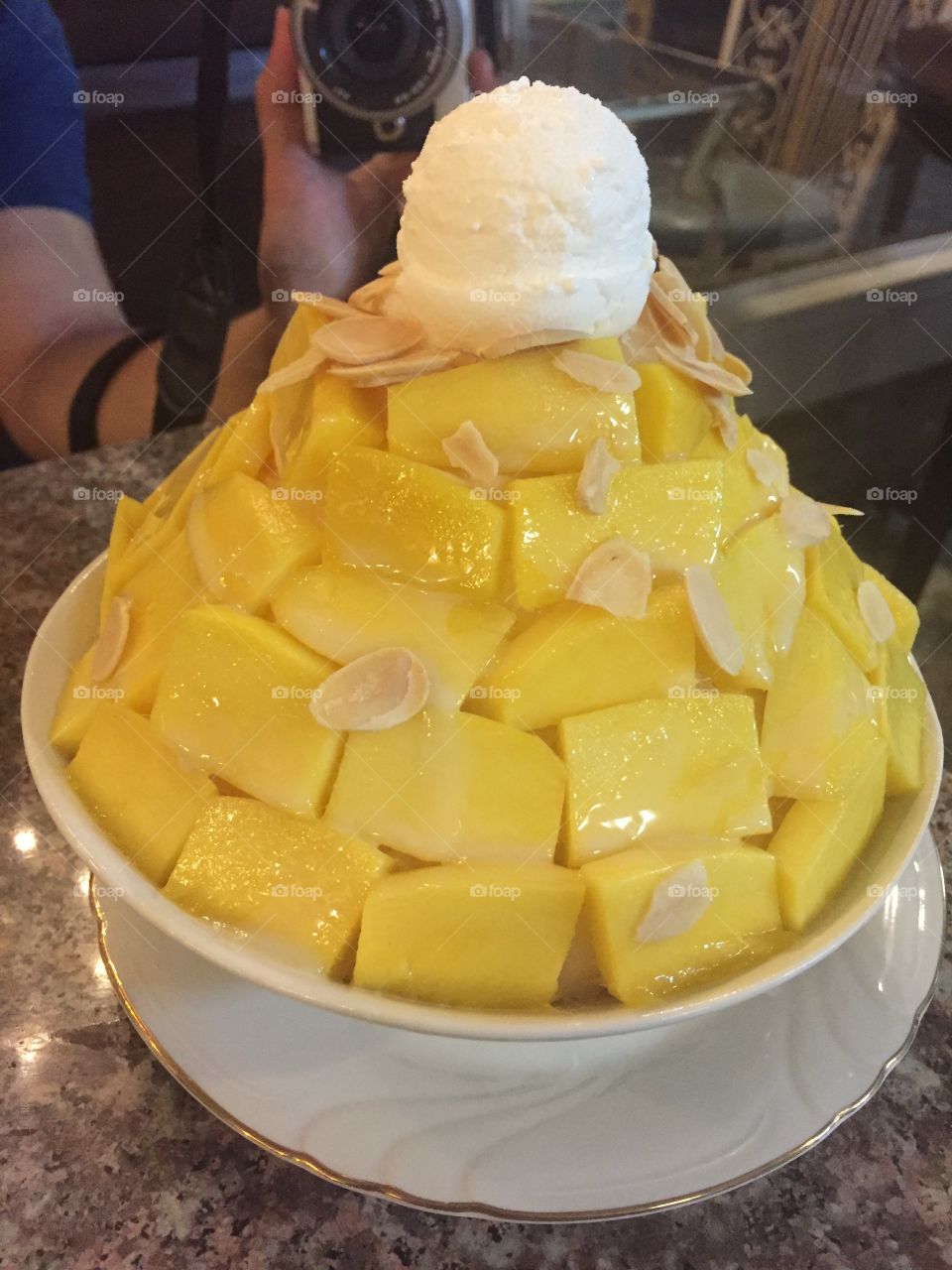 Mango ice cream dessert