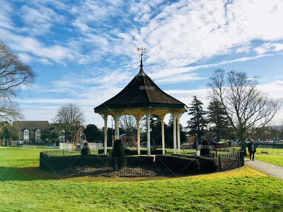 The beautiful settings of Stamford and this Bandstand is stunning. Gorgeous sky and stunning weather. Happy to be here and love this area of the UK