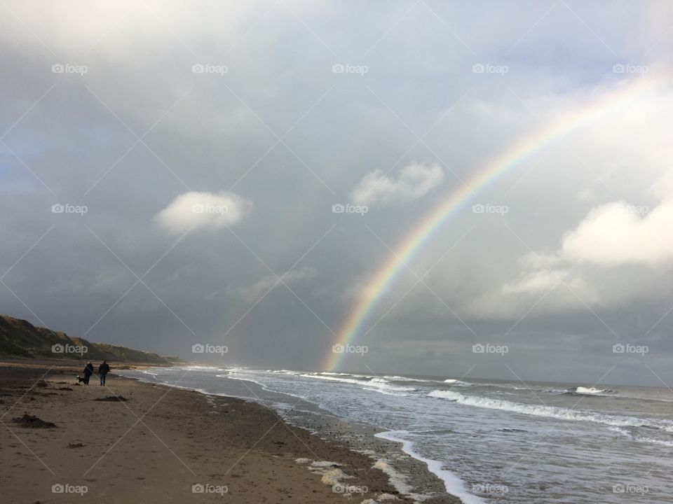Yesterday ... saw a beautiful full arch shaped rainbow at the beach ... too big to fit it all in 💜💙💚💛🧡❤️