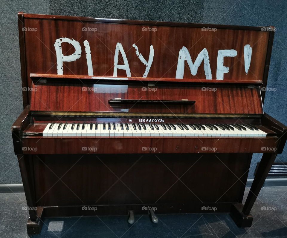 Vintage piano asks to be played