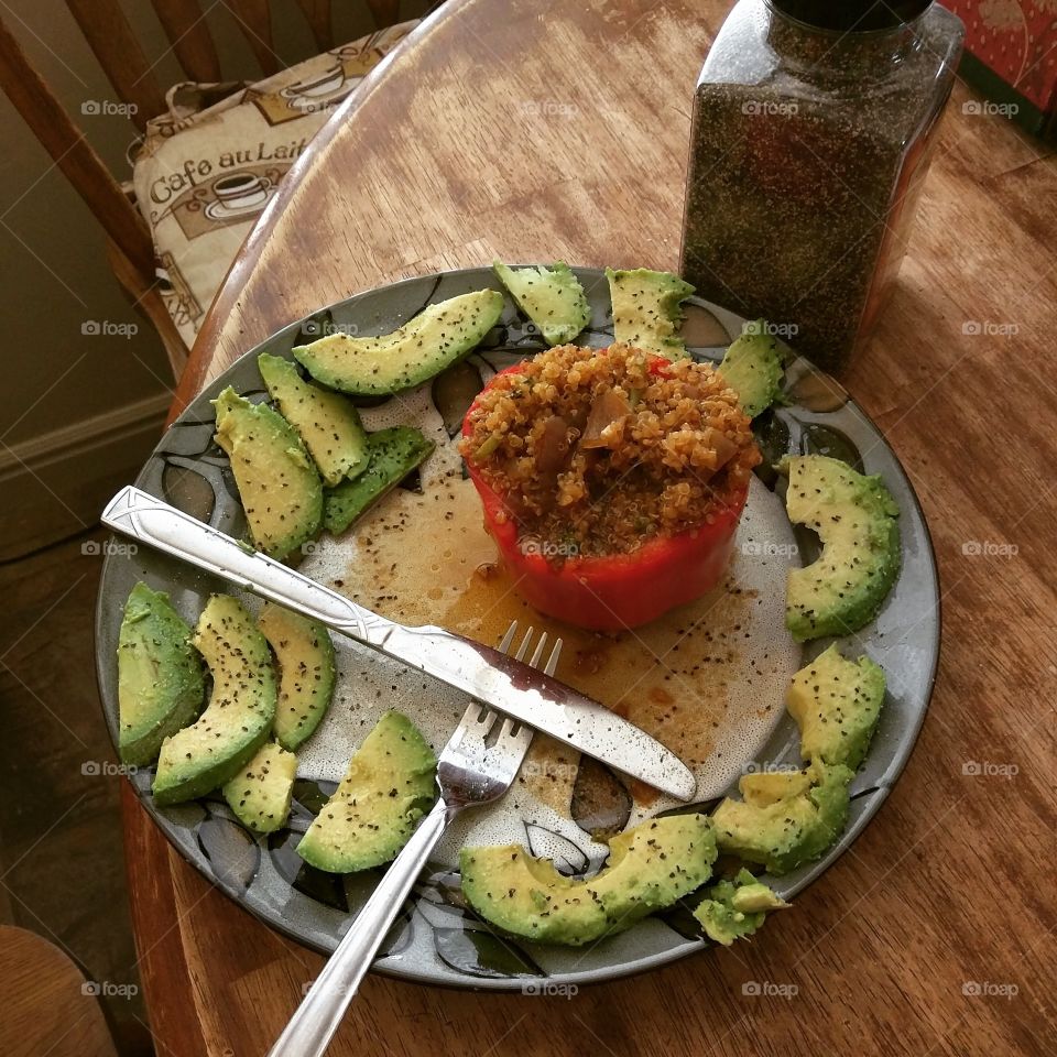 Quinoa Red Pepper Avocado Lunch