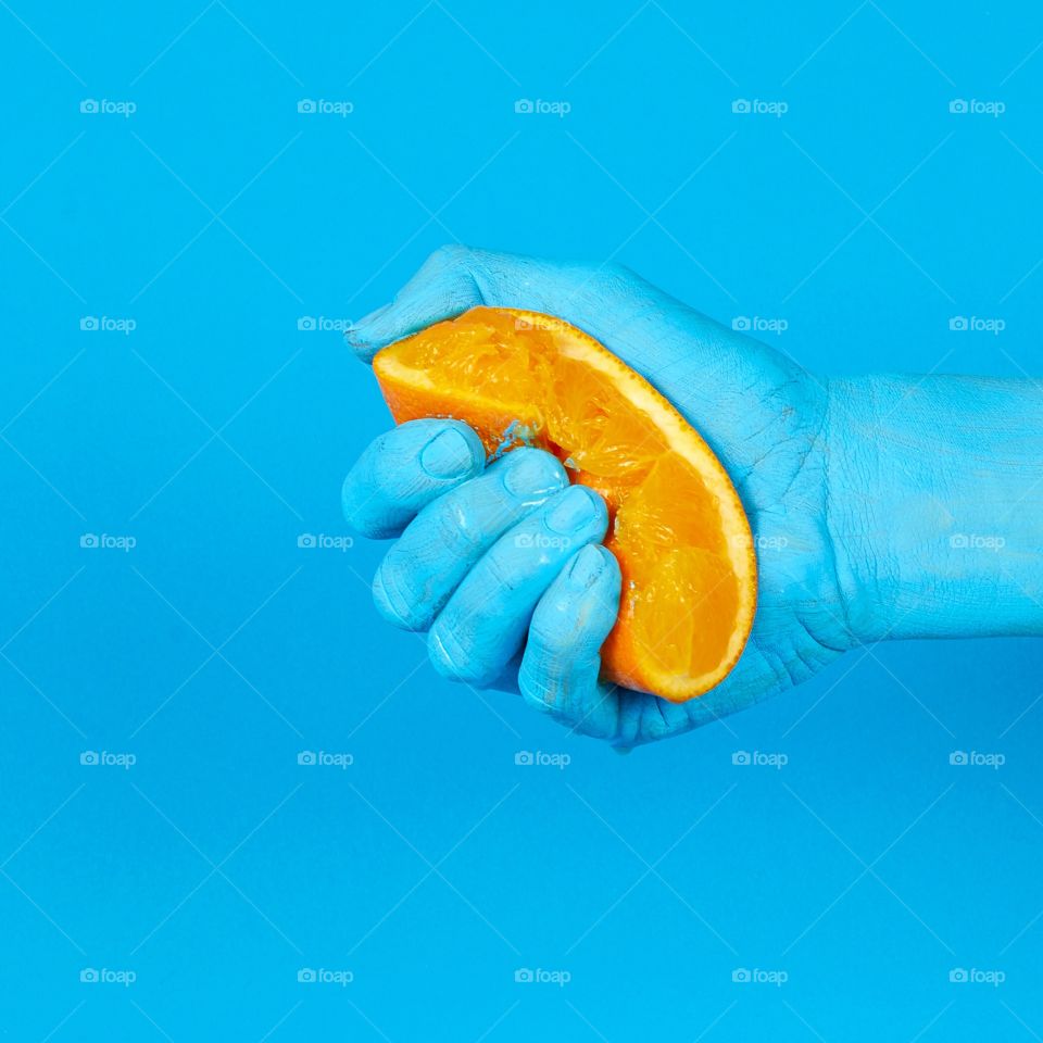 The juice ain’t worth the squeeze if the juice don’t look like this. For this image I worked again with complementary colors in a surrealistic way 