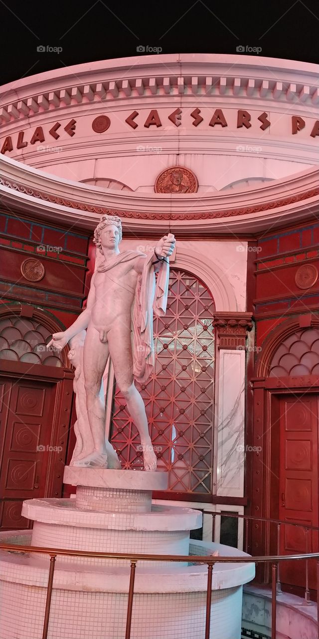 statue