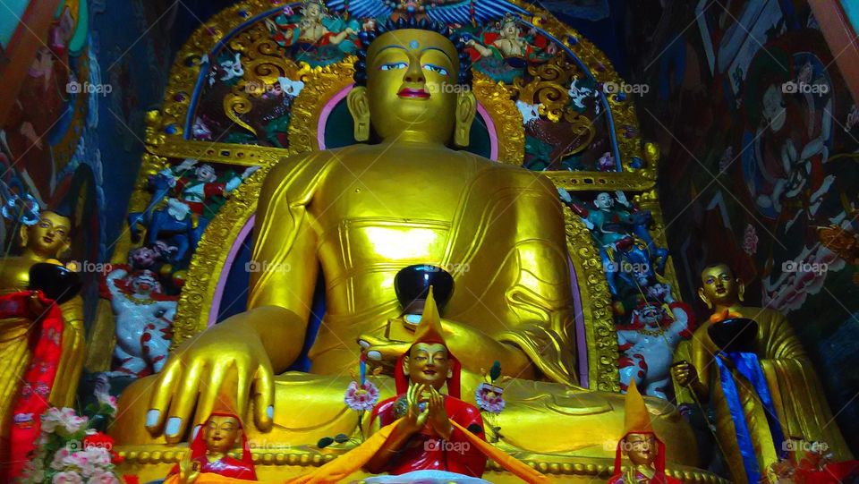 buddha temple in sarnath varanasi