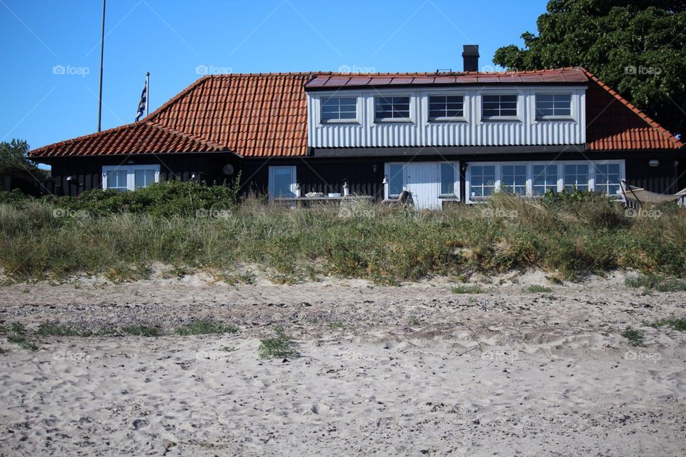 House by the beach 