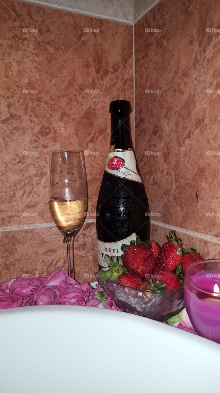 Romantic evening, dinner, champagne, strawberry, fruit, bath