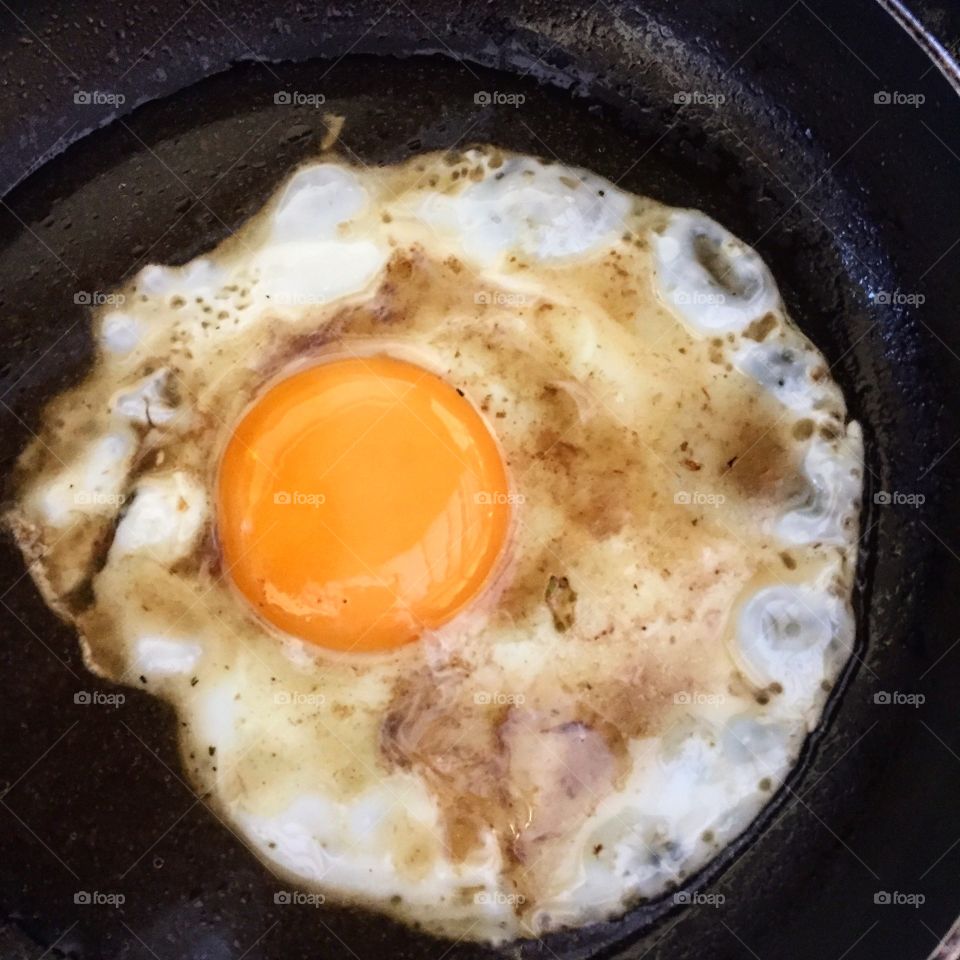 Sunny side up egg 
