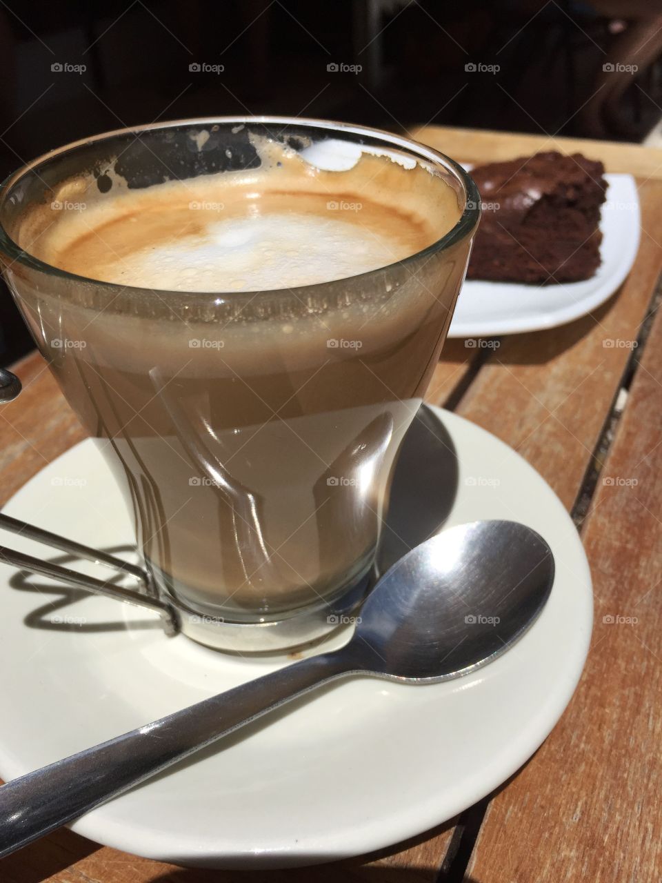 Coffee with milk and chocolate cake