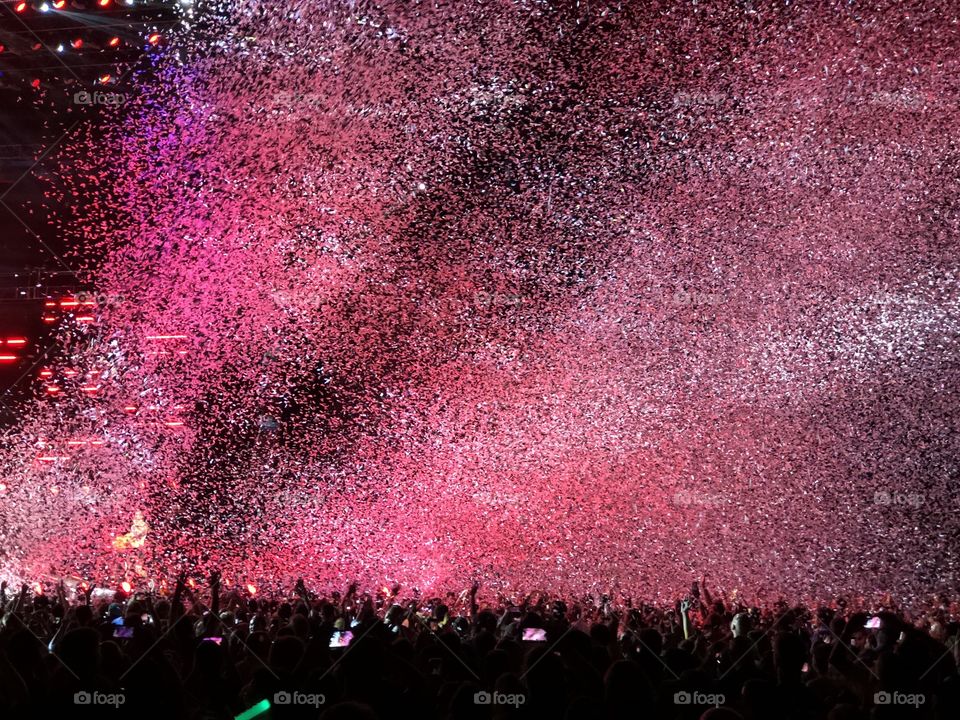 Red confetti time at Imagine Dragons Concert Evolve Tour 