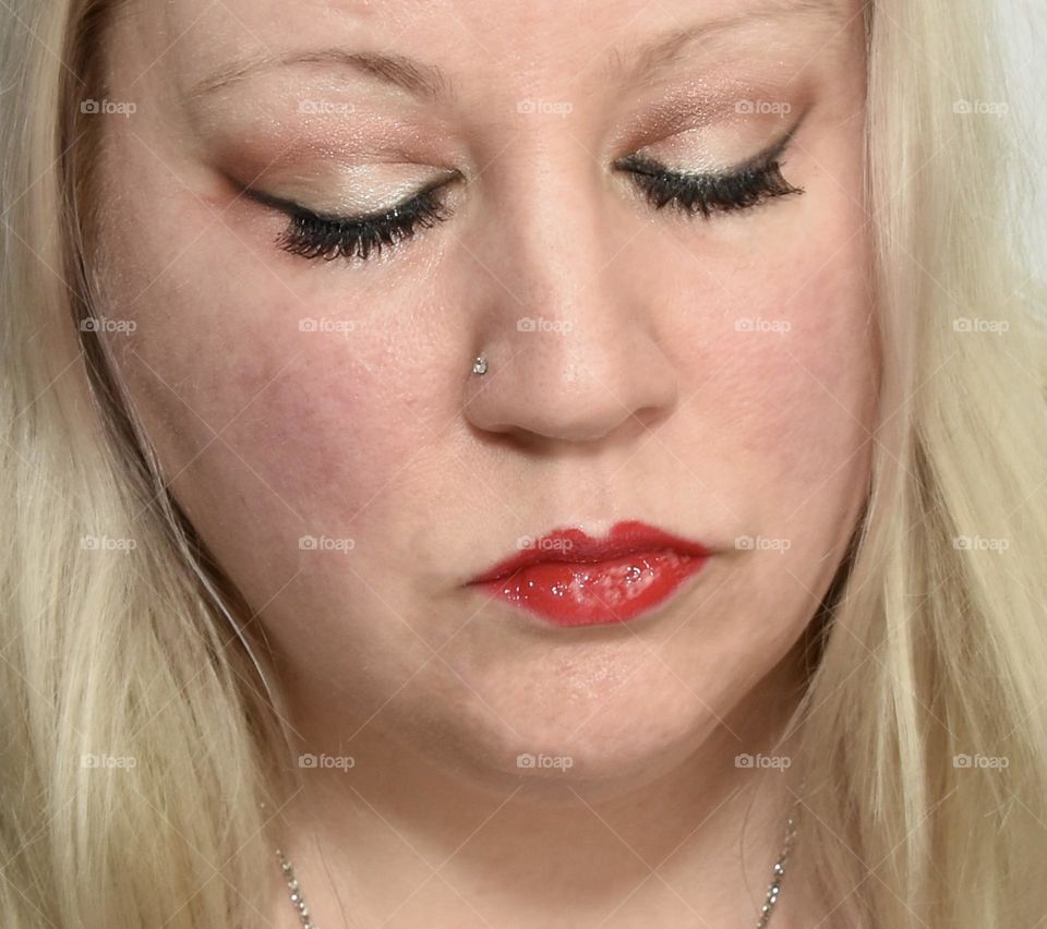 Woman in full makeup with eyeshadow 